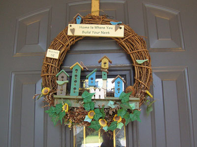 HOFI nest in wreath.